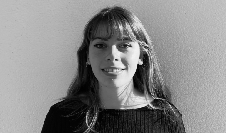 «(Re)strained» por Júlia Cabús García